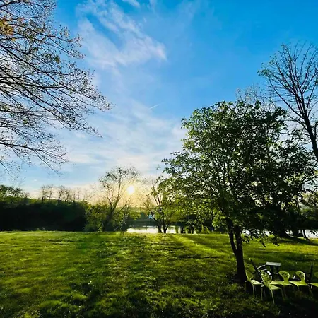 Chic Riverfront Retreat With Private Jacuzzi, Big Berry * Gradac