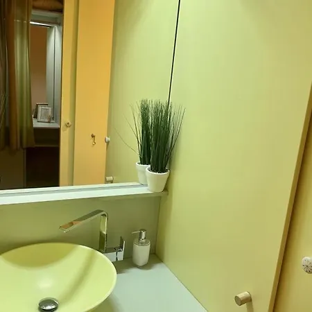 Chic Riverfront Retreat With Private Jacuzzi, Big Berry Prázdninový dům *
