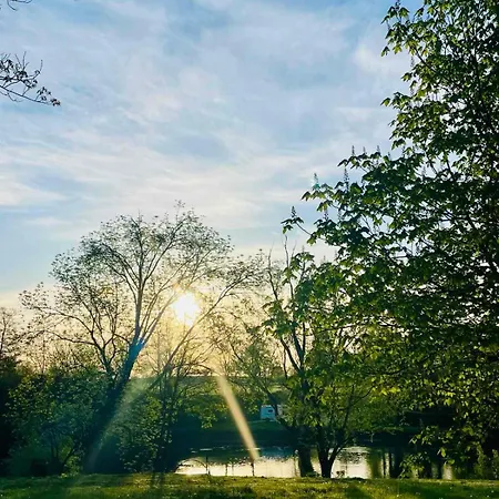 Chic Riverfront Retreat With Private Jacuzzi, Big Berry