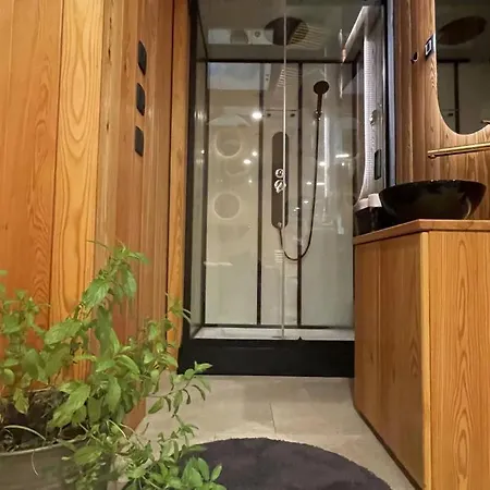 Chic Riverfront Retreat With Private Jacuzzi, Big Berry Gradac