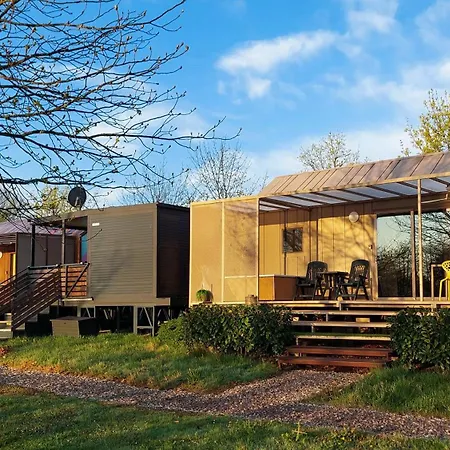 Chic Riverfront Retreat With Private Jacuzzi, Big Berry Prázdninový dům Gradac